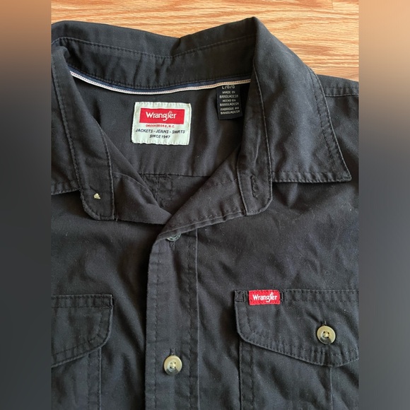 Men’s Wrangler Short Sleeve Button Up Bundle *Large & XL* - Picture 7 of 7